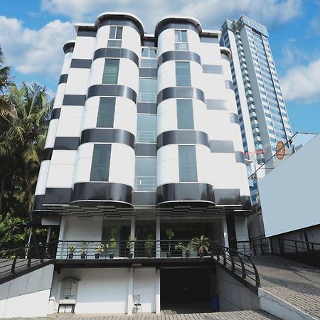 Готель Super Townhouse Malabar Illam Kochi Екстер'єр фото