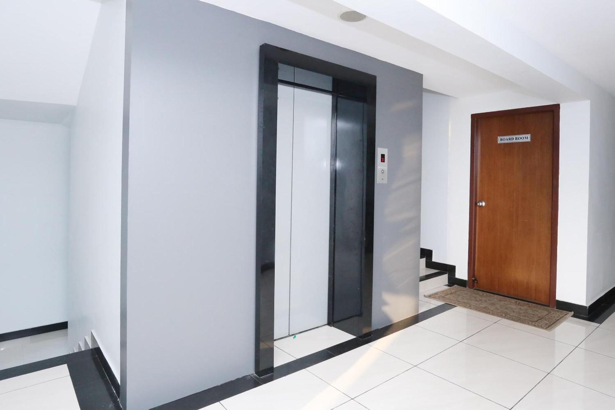Готель Super Townhouse Malabar Illam Kochi Екстер'єр фото